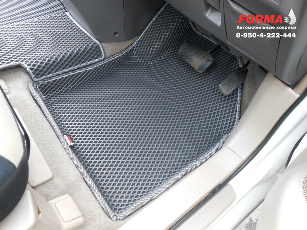 Toyota Gaia XM15 4WD комплектация с капитанскими креслами