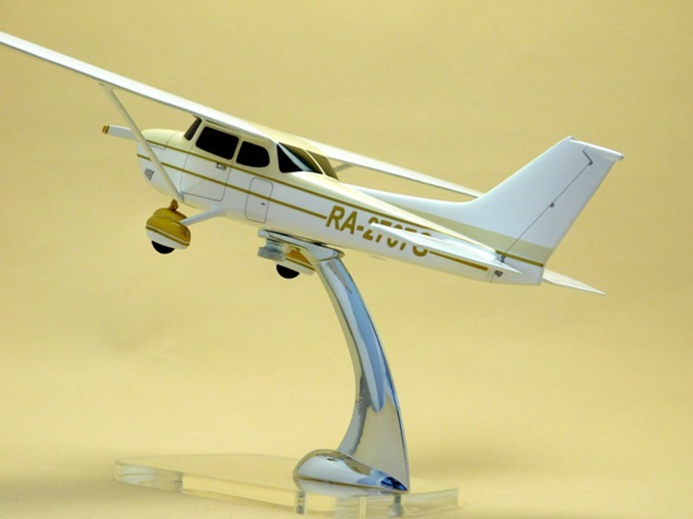 Модель самолета Cessna 172S (М1:32,Золотисто-белый)