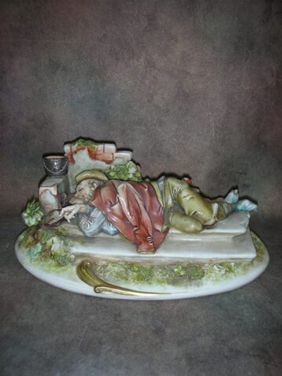 Статуэтка. Фарфор. Безмятежный сон. Capodimonte. Италия