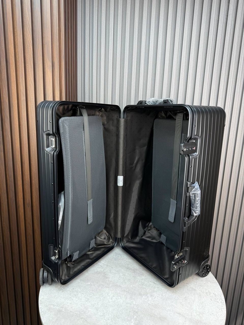 Дорожный чемодан Rimowa Trunk Plus