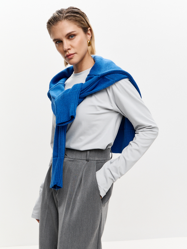 Серый лонгслив свободного кроя