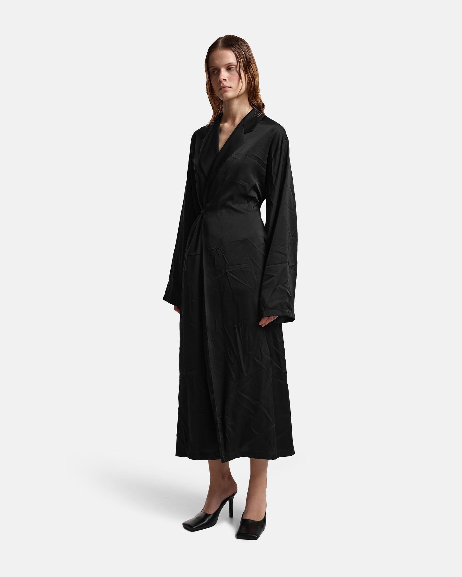 ТРЕНЧ-ХАЛАТ С ЗАМЯТОСТЯМИ ИЗ САТИНА