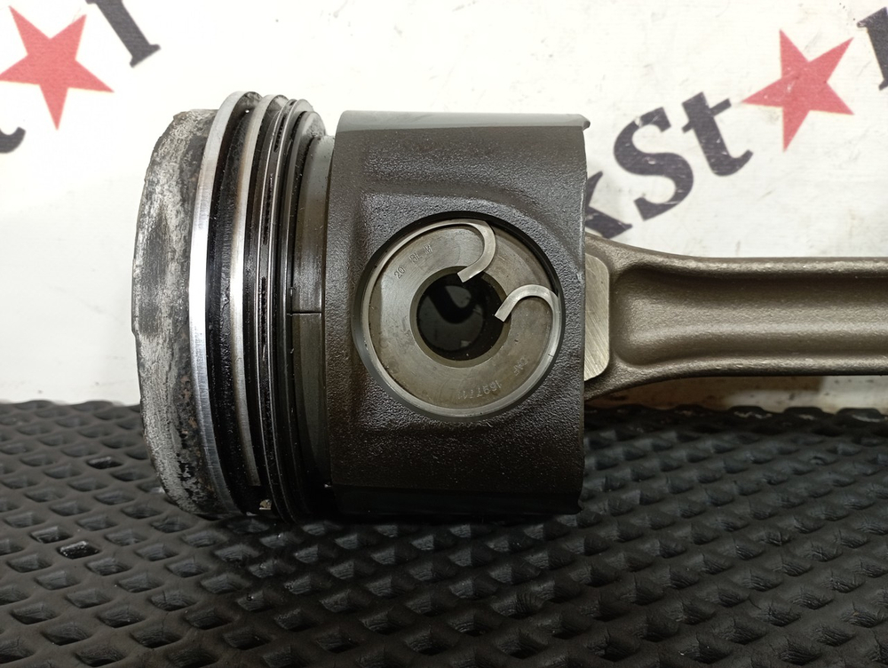 Поршень с шатуном