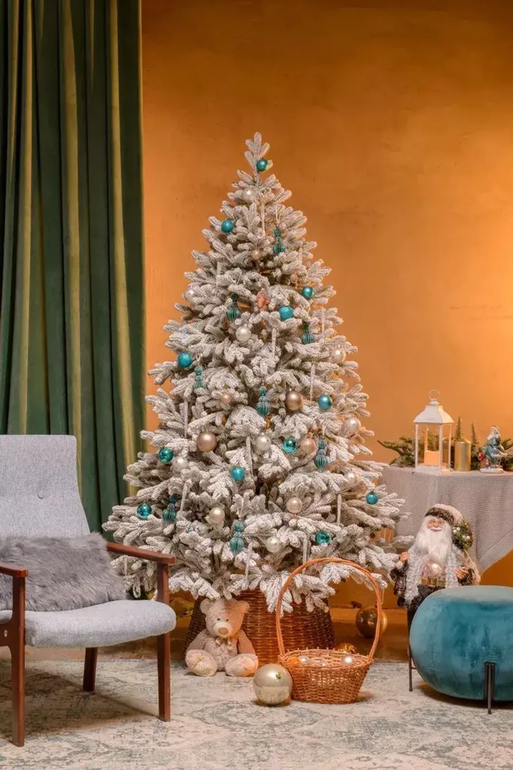 Заснеженная елка «Александрийская» (Литая хвоя) от 1.8 м до 2,4 м