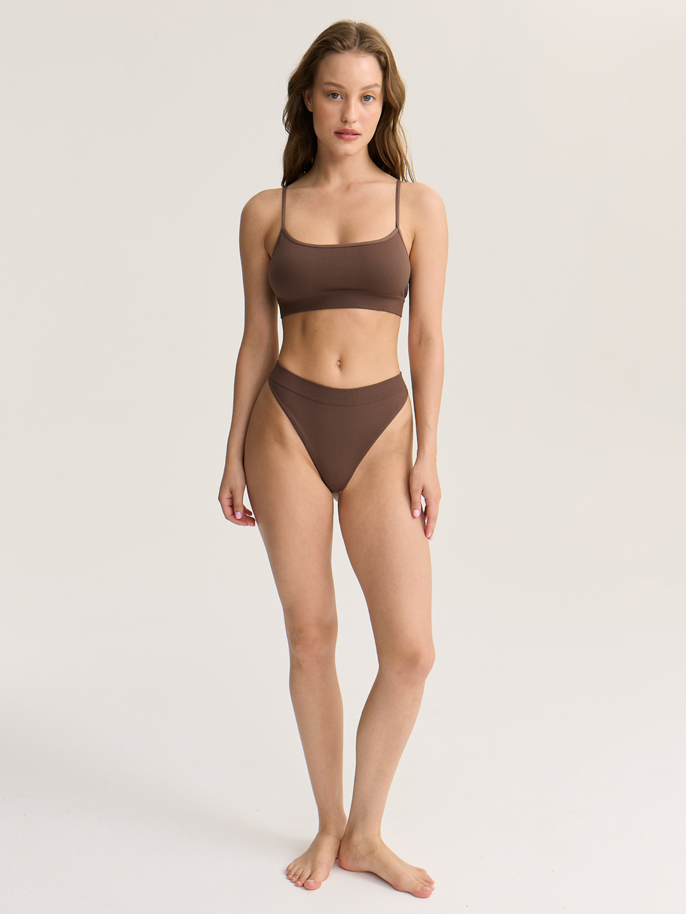 Бесшовные трусы стринги со средней посадкой