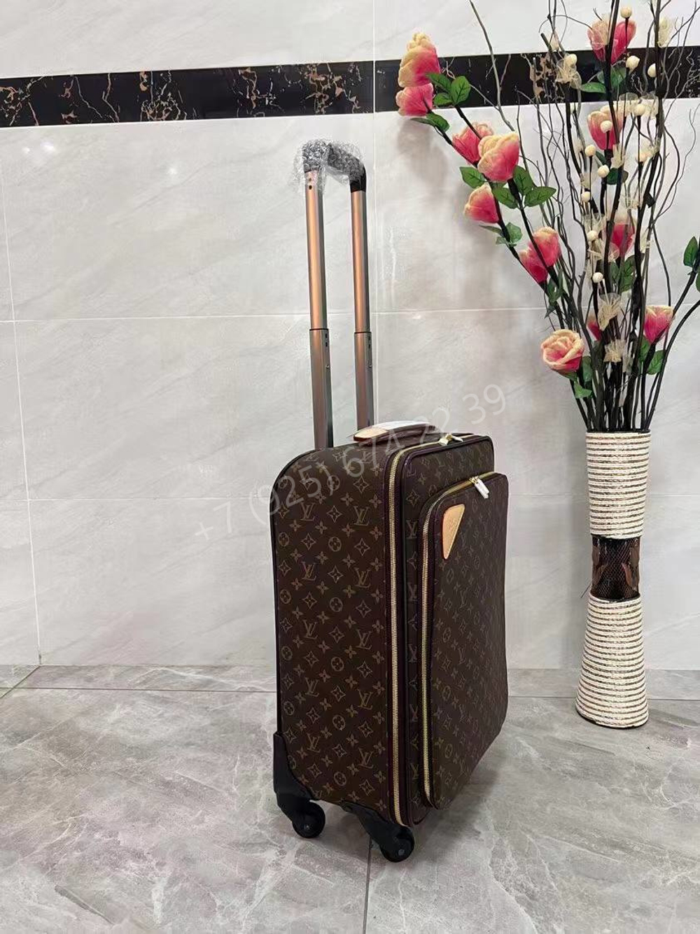Чемодан Louis Vuitton, арт. 688581