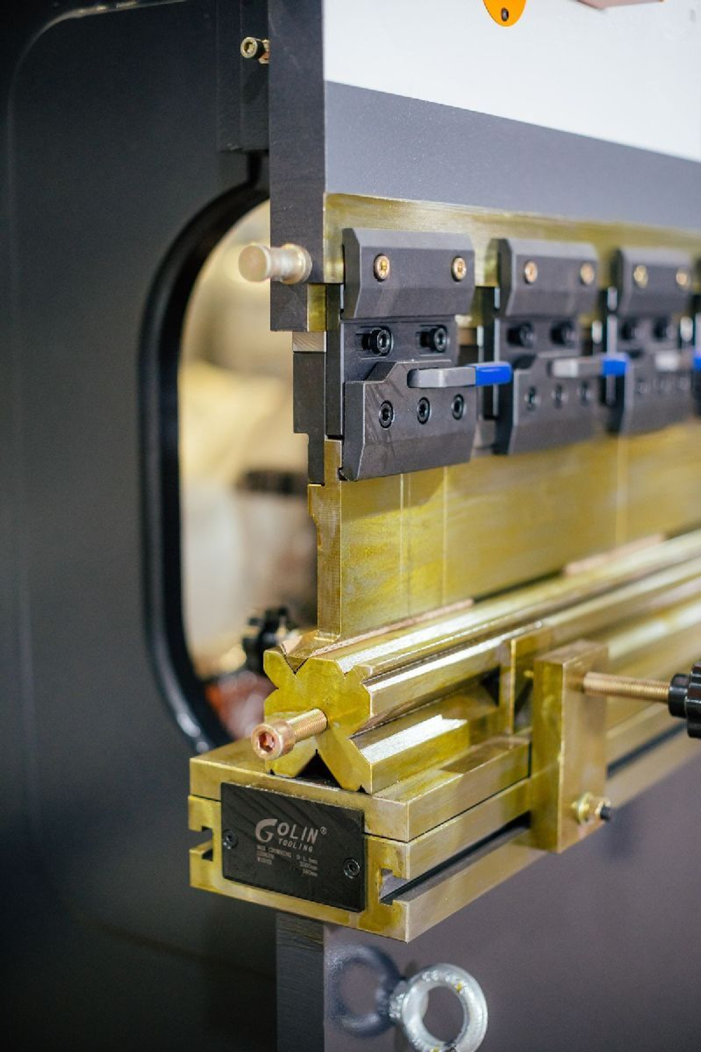 Гидравлический листогибочный пресс B-Power 30/1600