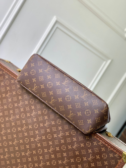 Louis Vuitton Shopper Tote MM