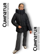 Классическая куртка черного цвета с воротником стойка и глубоким капюшоном