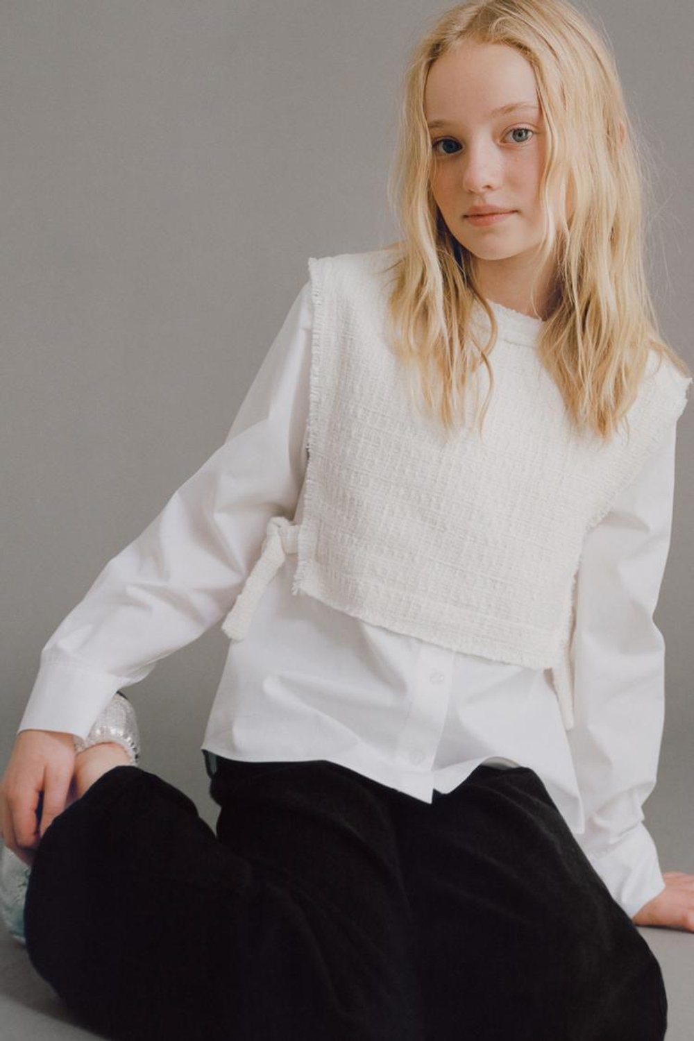 ZARA ОДНОТОННАЯ РУБАШКА С КОНТРАСТНЫМ ЖИЛЕТОМ И БАНТАМИ, ЭКРЮ