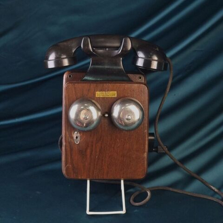 Винтаж: Старинный телефон