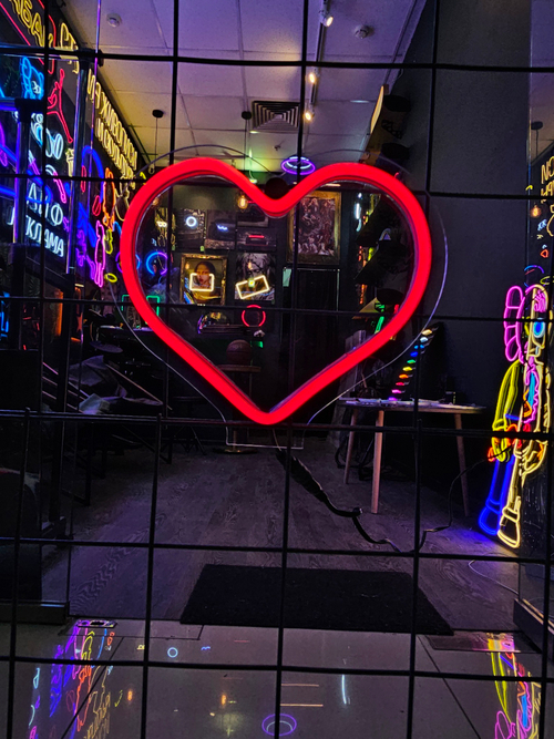 Неоновая вывеска "Сердечко"