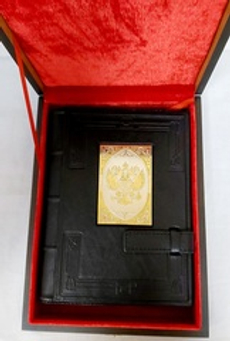 Ежедневник в обложке из натуральной кожи  «Герб-5» (Златоуст) формат А5 в футляре