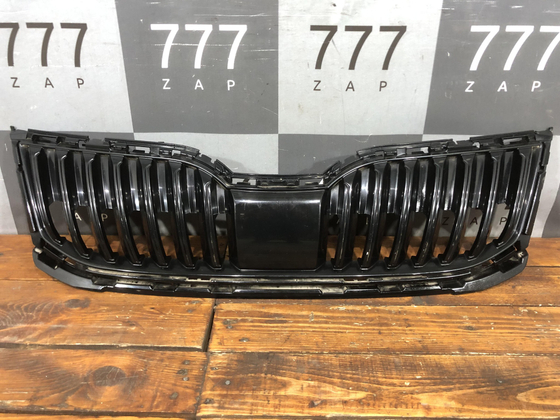 Решетка радиатора Skoda Octavia 3 (A7) 17-20 Б/У Оригинал 5e0853653c