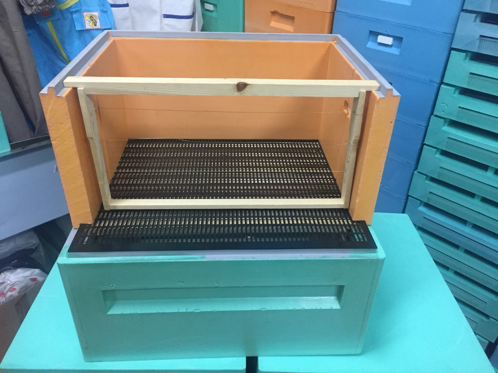 Решетка разделительная Нижегородец с выступами на 10 рамок пластмассовая