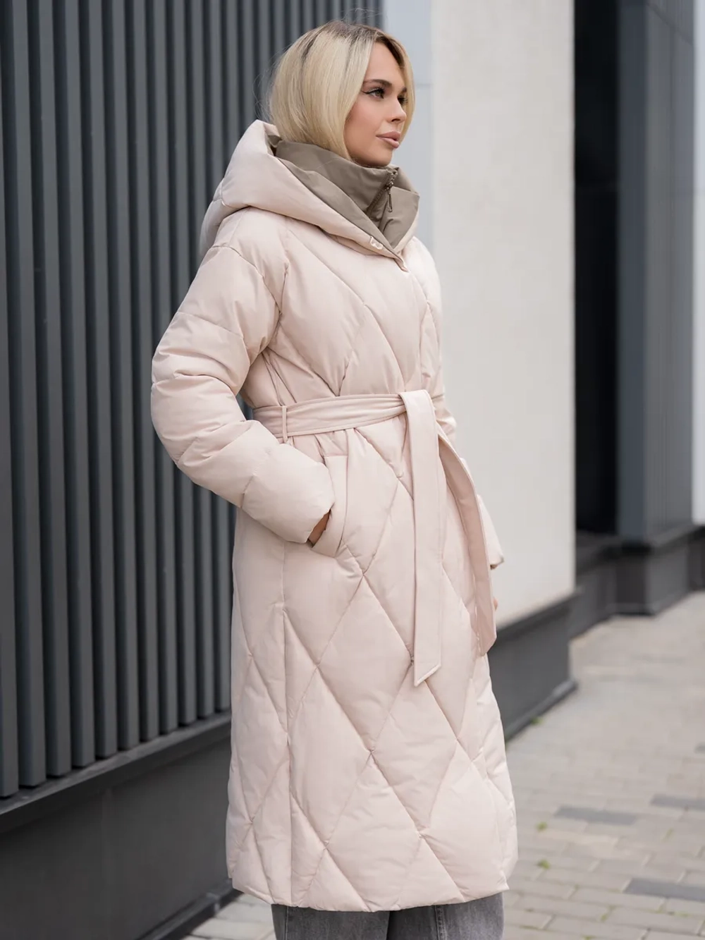 Пуховик стеганный зимний длинный с капюшоном