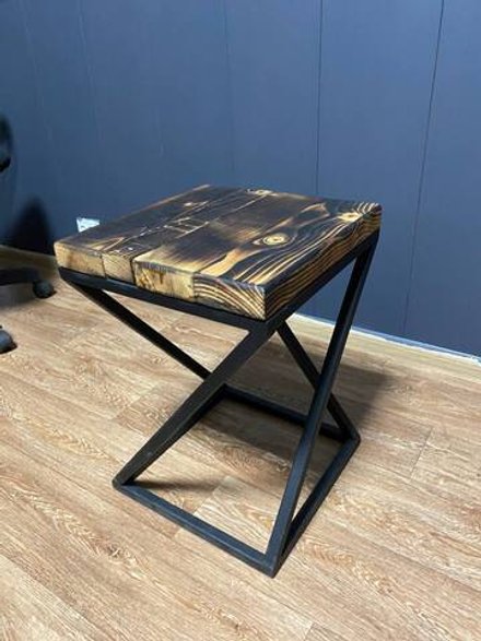 Табурет с деревянной сидушкой