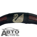 Оплетка на руль круглая Coolpart DIAMOND 50  (38*38) лебедь к/з черный/красный СТРАЗЫ L2088BL-RD