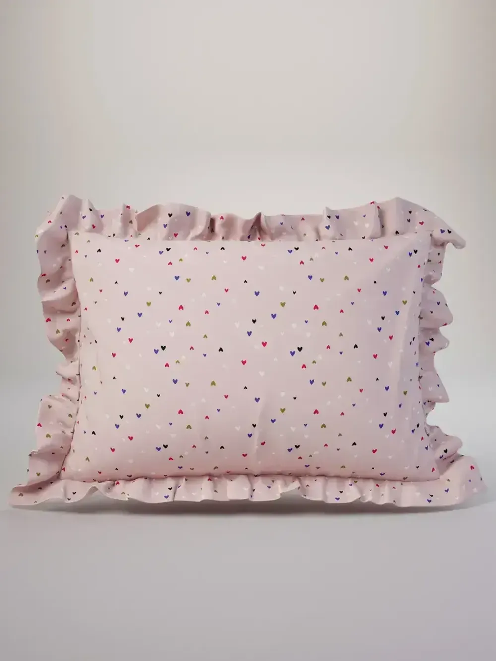 Декоративная наволочка с рюшами, оборками "Сердечки" 40х60 см, 1 шт, без молнии