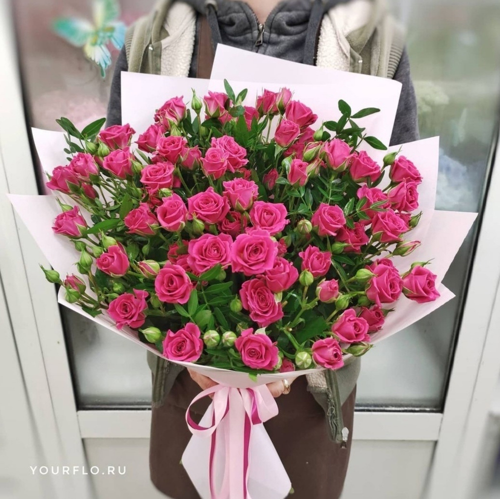 Букет из 13 кустовых роз сорта "Alicia"