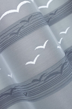 Занавеска "Ф. ЧАЙКИ" на шторной ленте, белоснежный фон, рисунок выткан из серой пряжи, Польша.