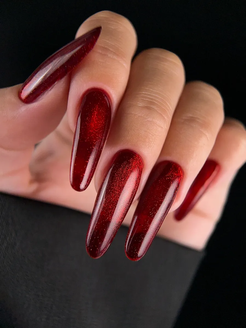 Gel polish with cat eye effect Enigmanic Red Cat 10 ml.