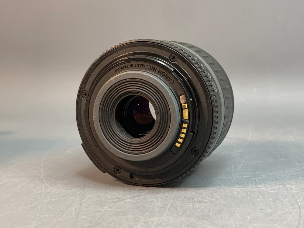 Canon 1000D kit 18-55mm 3.5-5.6 II 3.270 кадров