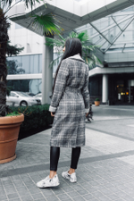 Пальто в клетку из твида оптом