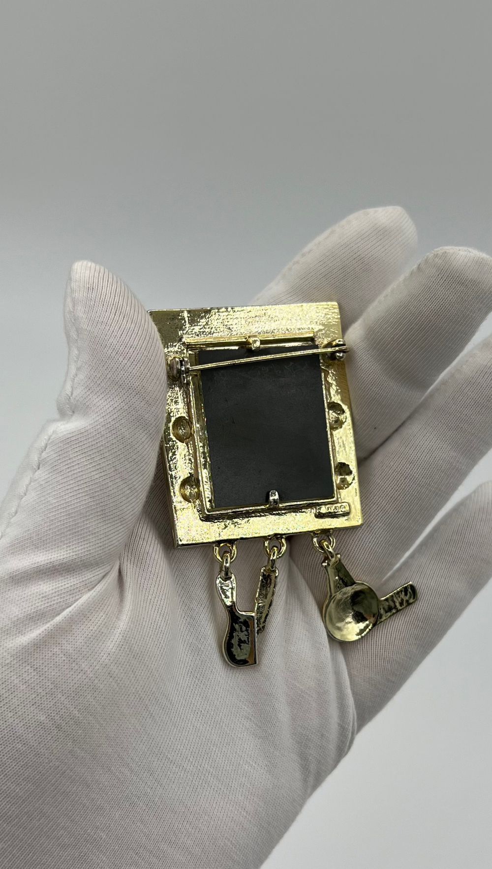 Брошь с зеркалом AJC