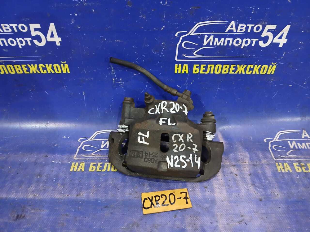 Суппорт тормозной передний левый TOYOTA ESTIMA 1995