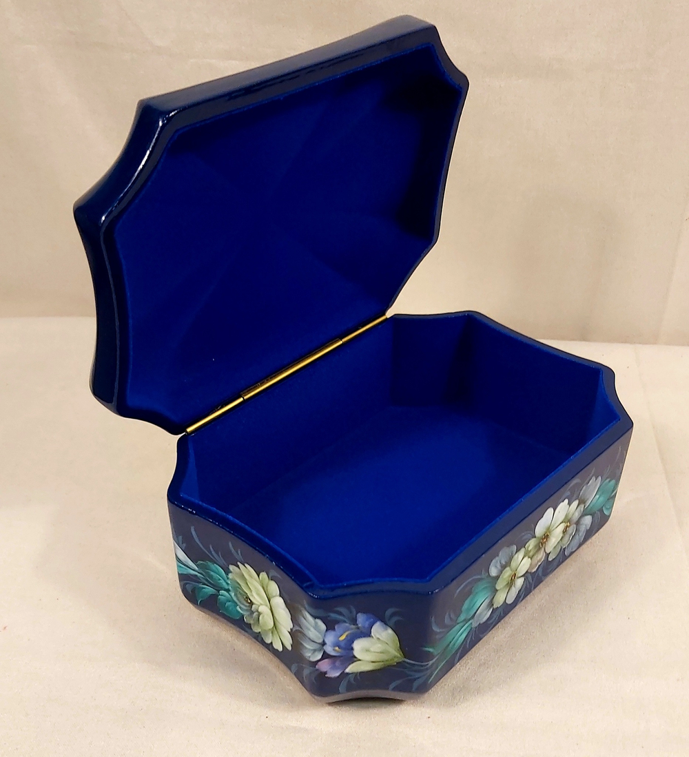 Шкатулка "Цветы на синем" с жостовской росписью
