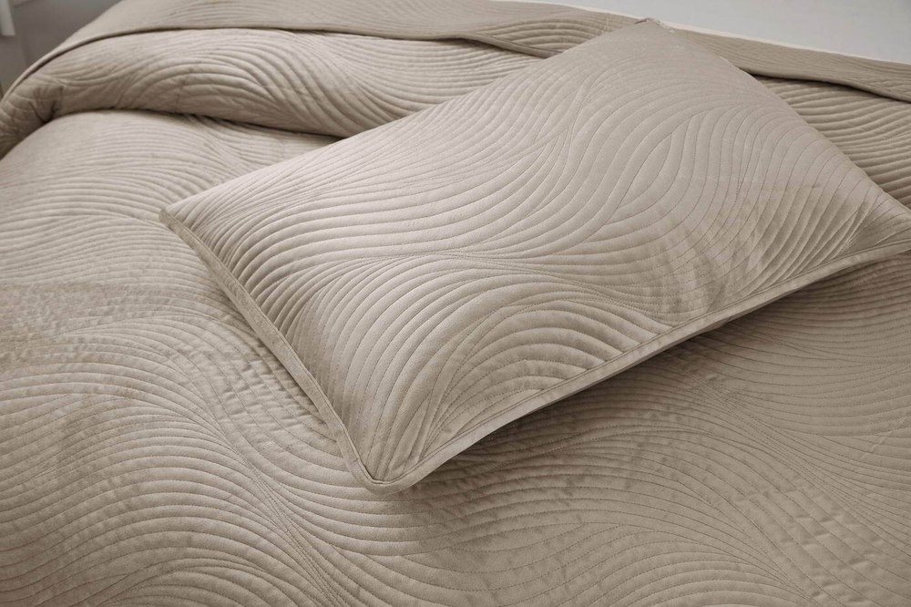 Покрывало 240х260 и 2 наволочки 50x70 Sofi De MarkO Жизель бежевое