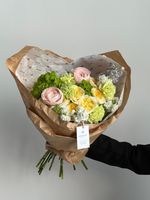 Сборный букет из гортензии, маттиолы, кустовых пионовидных роз, ранункулюсов и вибурнума