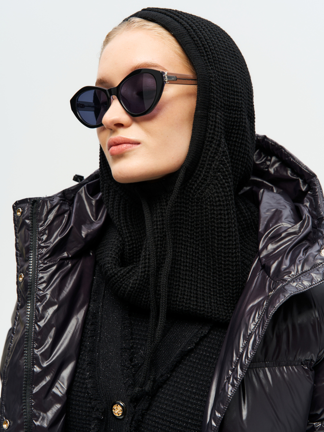 Капор вязаный чёрный