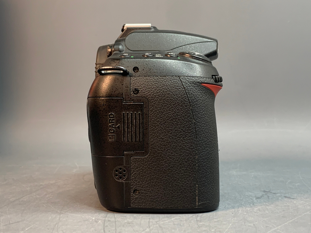 Nikon D90 14.886 кадров