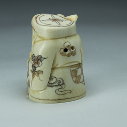 Нэцкэ Дзюродзин с посохом и корзиной рыбы