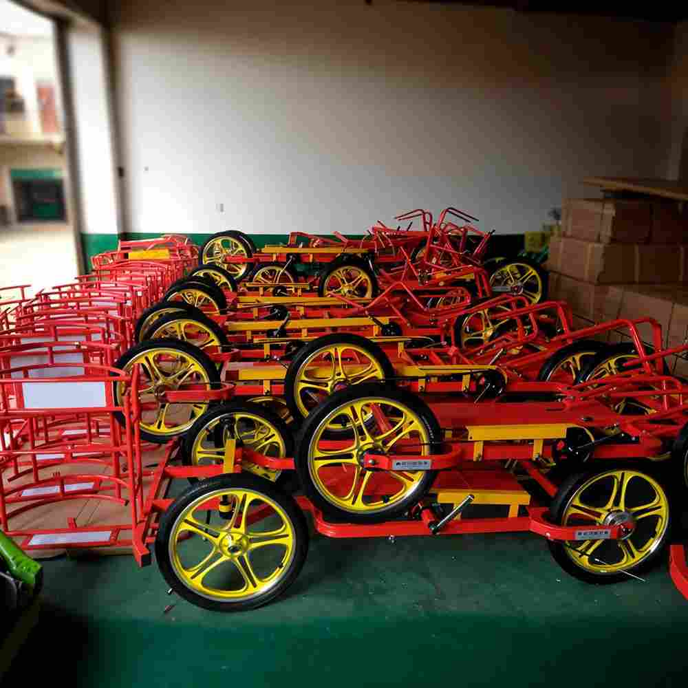 Семейный велосипед, шестиместный, зелёный