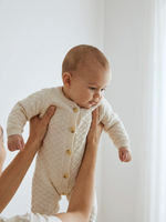 Комбинезон вязаный для малыша молочный