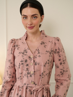 Платье с воротником стойкой