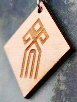 Брелок из дерева Чур