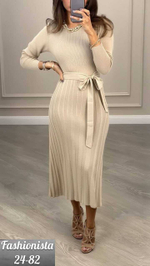 Вязаное платье с поясом