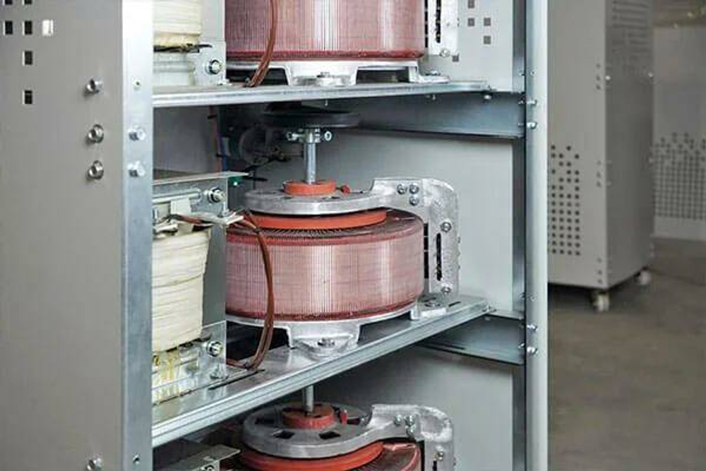 Трехфазный стабилизатор напряжения Helios Y 120-20, 120000 ВА