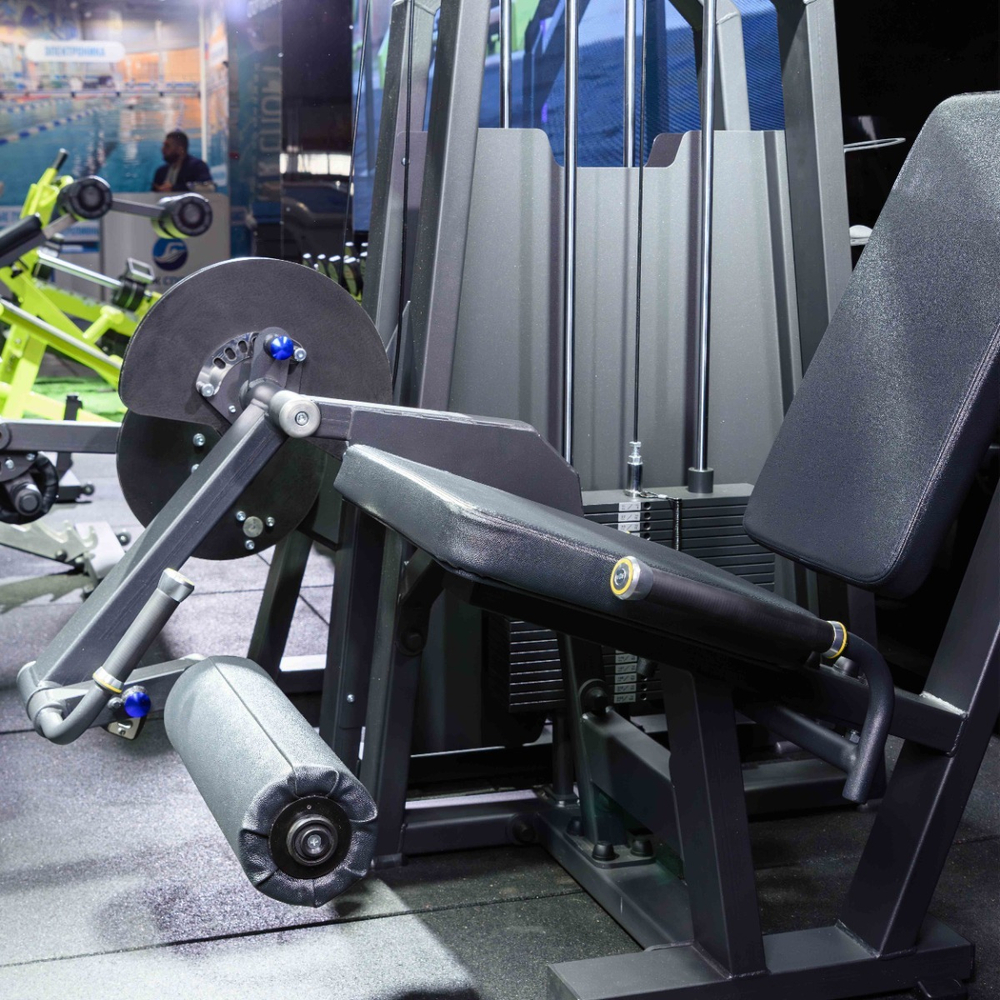 A2002 Разгибание ног сидя. Стек 100 кг