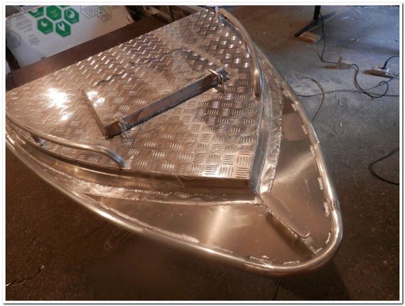 Алюминиевая моторно-гребная лодка Вятка Профи 40