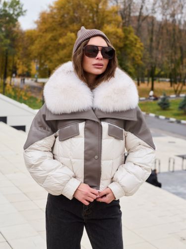 Комбинированный молочный пуховик с мехом