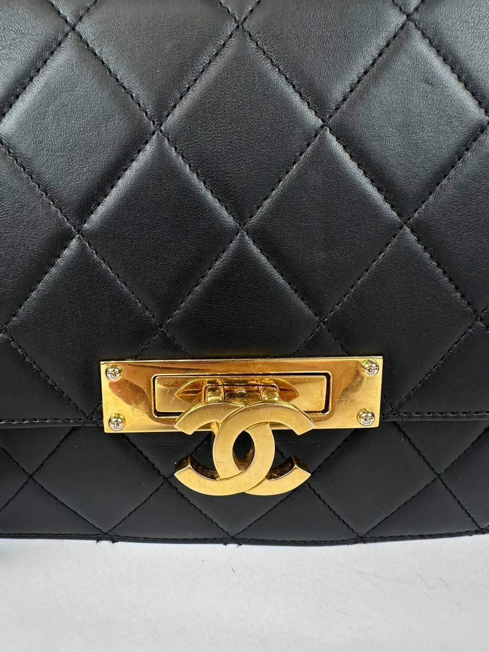 Сумка Chanel Black Quilted Lambskin Leather Golden Class Medium Flap