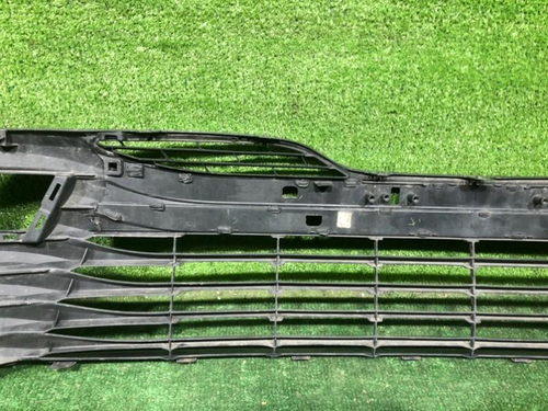 Решетка переднего бампера Toyota Camry xv70 17-21