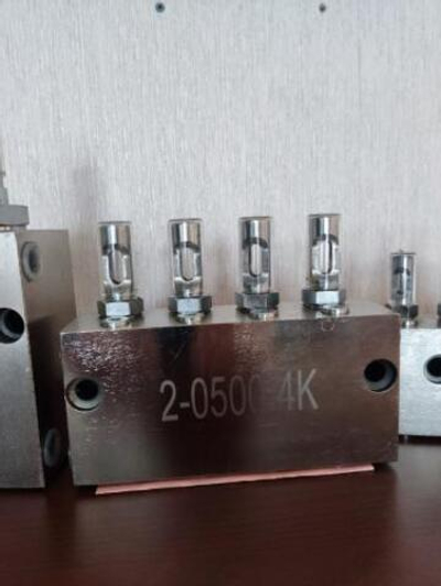 Питатель смазочный 2-0200-2 двухлинейный