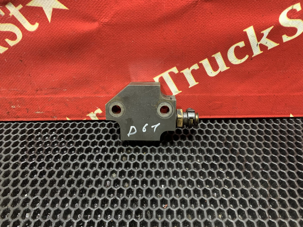 Клапан топливный обратный