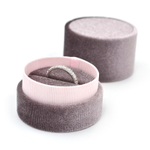 Футляр ювелирный квадратный с мягкой внутренней отделкой.